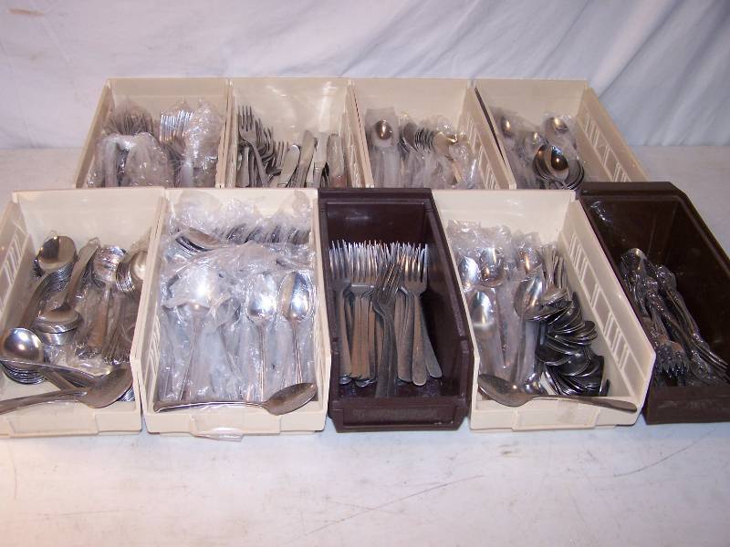 lot 511 image: Large lot silverware