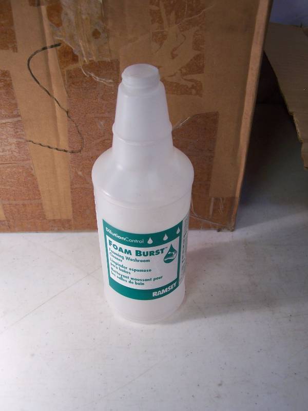lot 3116 image: 8 spray bottles