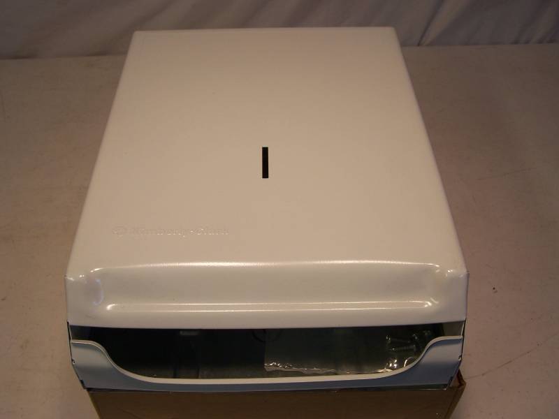lot 444B image: 1 Performa C fold towel dispenser