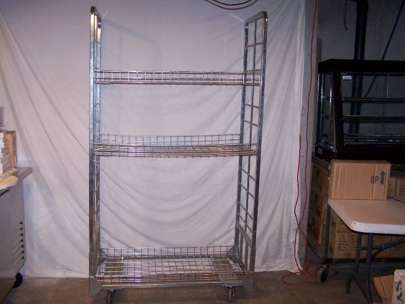 lot 3113 image: Metal shelving