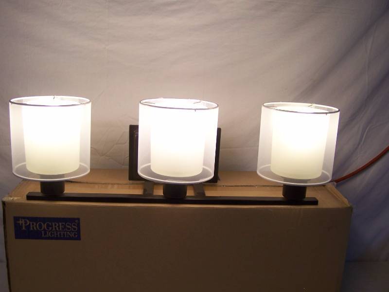 lot 3158K image: 1 Vanity light