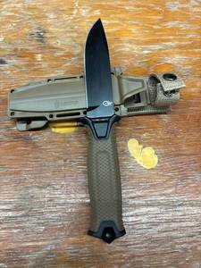 lot 14455 image: Gerber Hunting Knife with Sheath