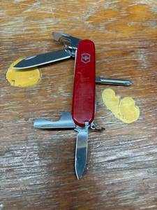 lot 14469 image: Swiss Army Knife
