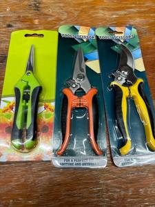 lot 14471 image: 3 Pair Scissors and Pruning