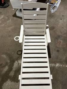 lot 14512 image: Chaise Lounge White