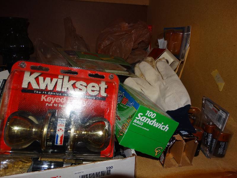 lot 590 image: Lot of Misc.-Lock set, spray paint, light bulbs