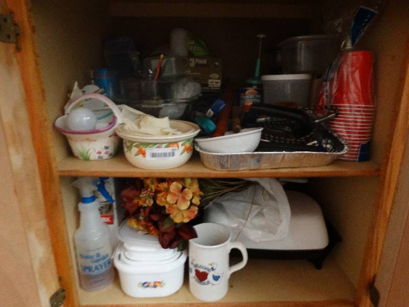 lot 591 image: Lot of various kitchen items
