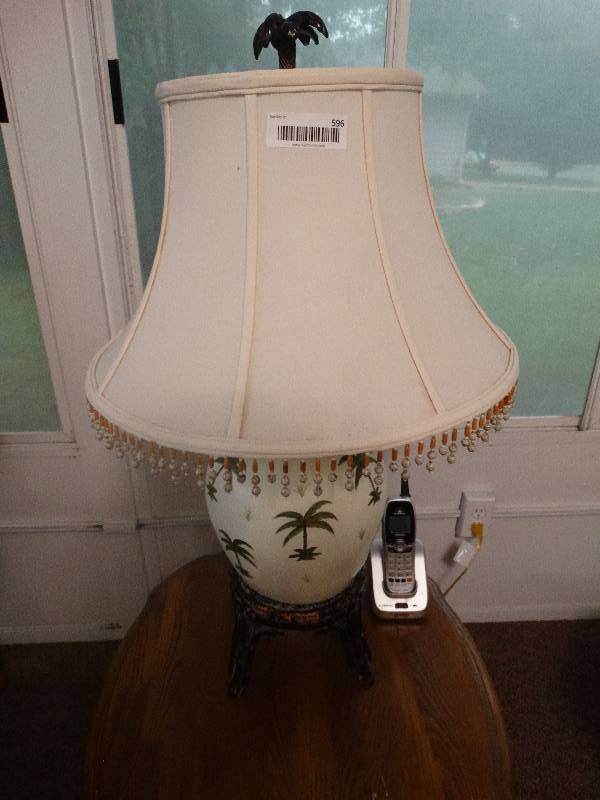 lot 596 image: Decorative palm tree table lamp w shade