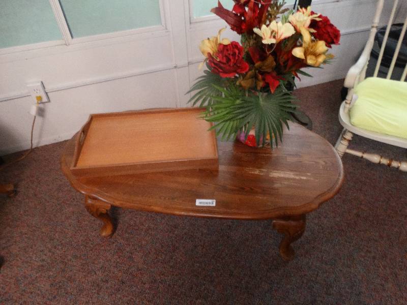 lot 598 image: Coffee table w wood tray & faux flowers