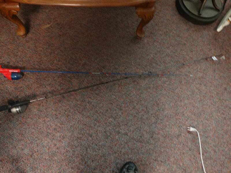 lot 611 image: 2 fishing poles w reels.