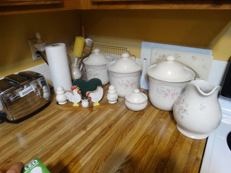 lot 617 image: Canister set, toaster, & various kitchen items.