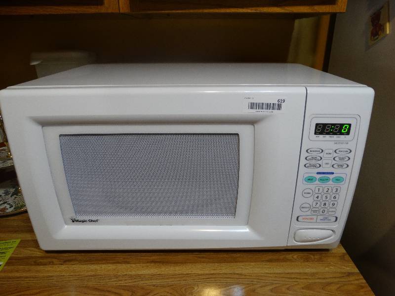 lot 619 image: Magic Chef microwave