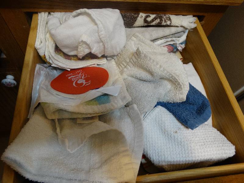 lot 621 image: Lot of dish towels