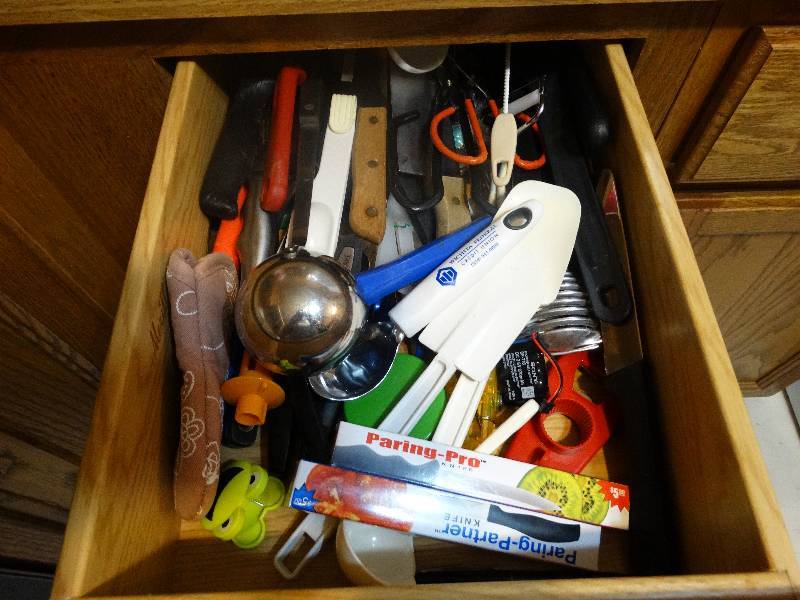 lot 622 image: Lot of kitchen utensils