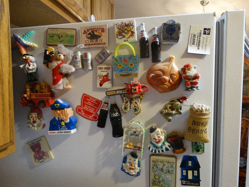 lot 625 image: Lot of refrigerator magnets