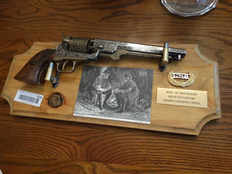 lot 626 image: Model 1851 Navy revolver used by both Lees & Jacksons Confederate troops- Replica on plaque