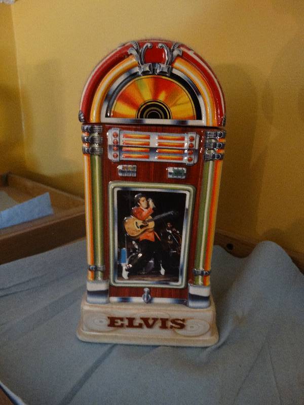 lot 682 image: Elvis Jukebox beer stein