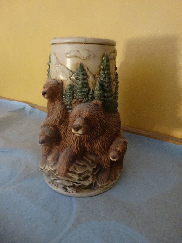 lot 687 image: The noble Grizzly beer stein