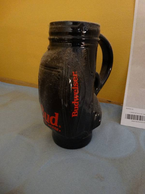 lot 697 image: Budweiser golf bag beer stein