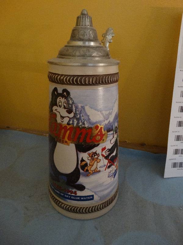 lot 709 image: 1994 Hamms beer stein