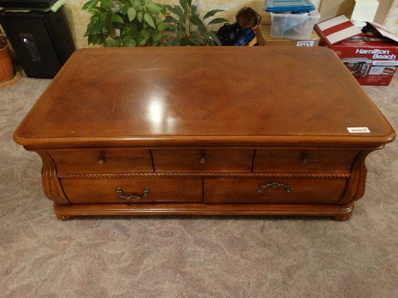 lot 745 image: Nice coffee table w storage