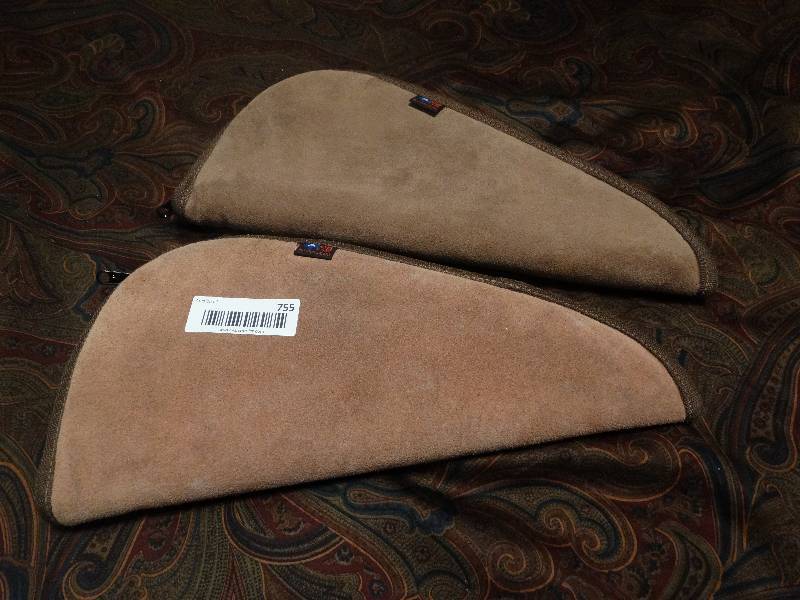lot 755 image: 2 soft padded hand gun cases