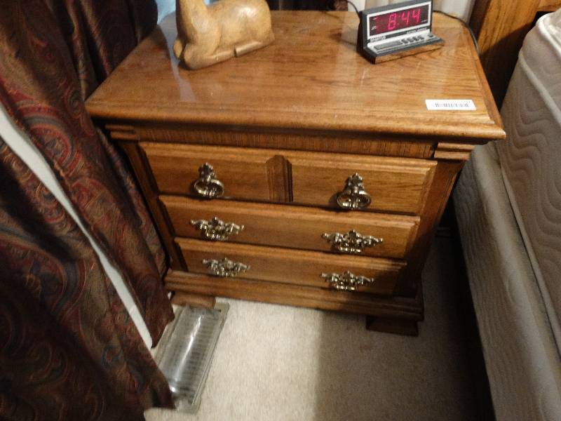 lot 762 image: Kincaid solid wood night stand