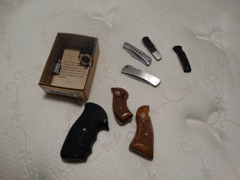 lot 766 image: 4 pocket knives & 3 pistol gun grips