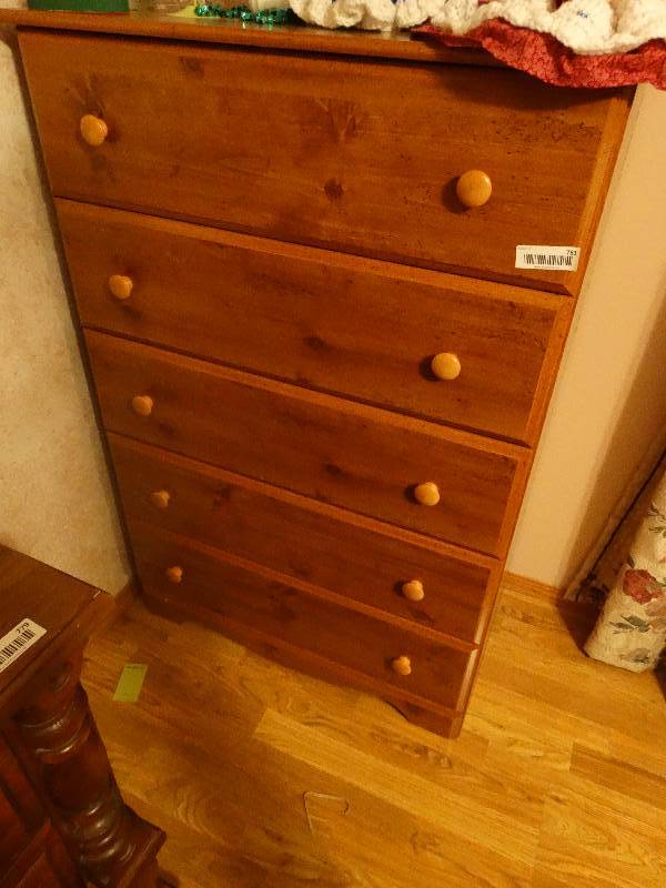 lot 781 image: 5 Drawer Chest