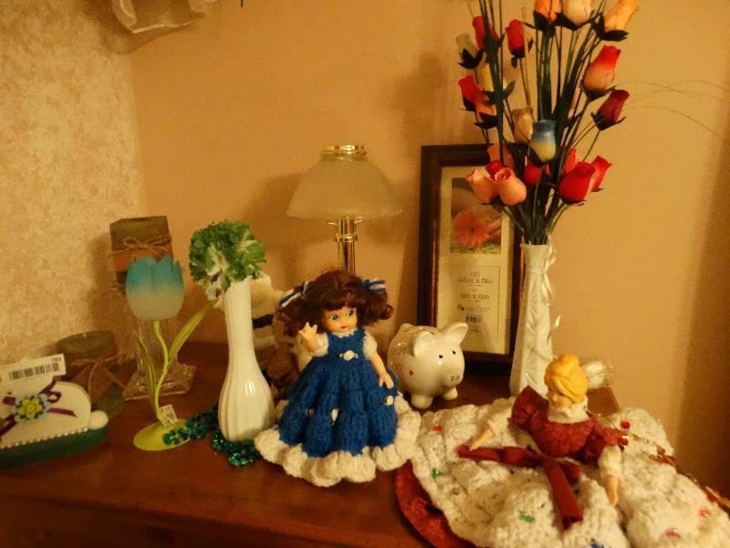 lot 783 image: Decor Items