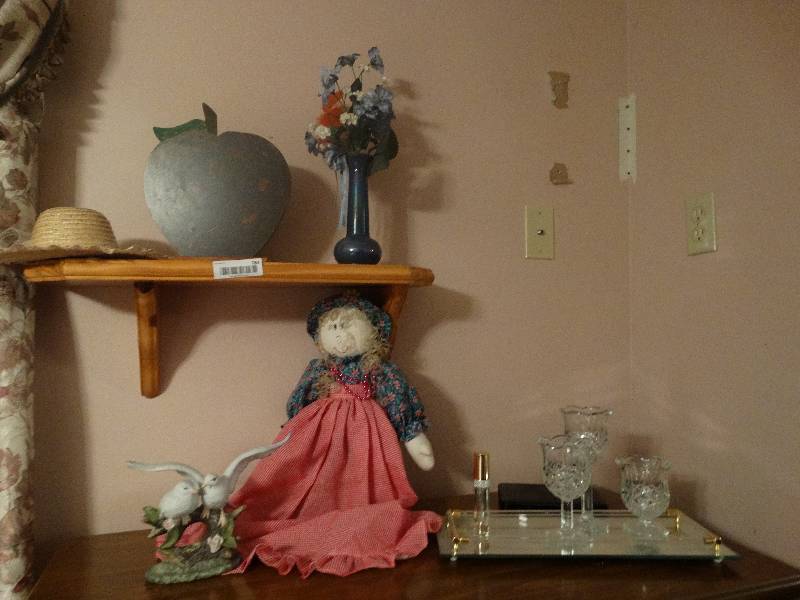 lot 784 image: Wood Wall Shelf - Decor Items