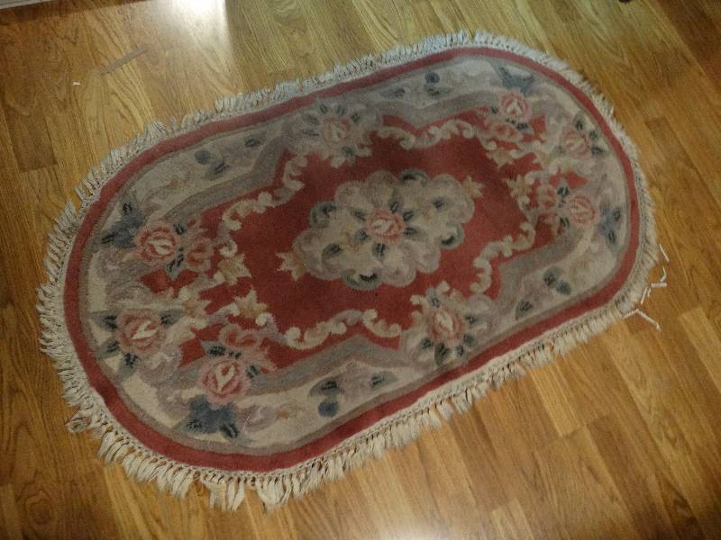 lot 785 image: Oval Area Rug