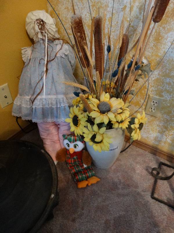 lot 798 image: Doll & Flower Arrangement