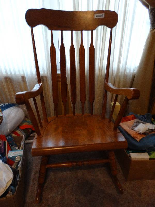 lot 801 image: Wood Rocking Chair