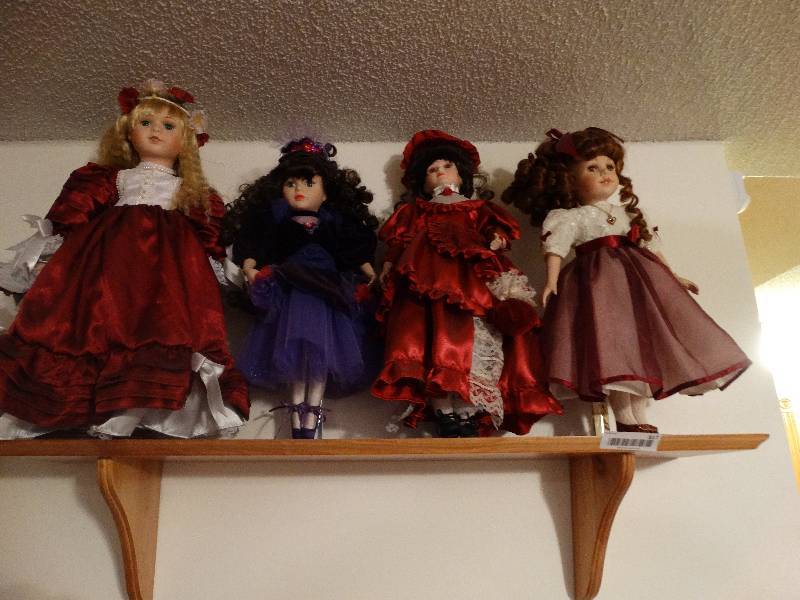 lot 817 image: Wood Shelf w Porcelain Dolls (4)