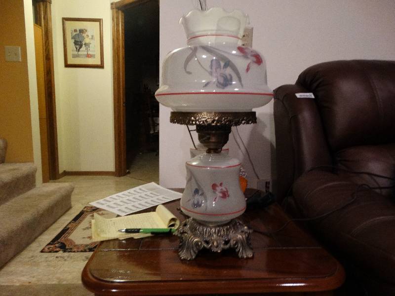 lot 825 image: Nice Glass Lamp w Glass Shade & Tube