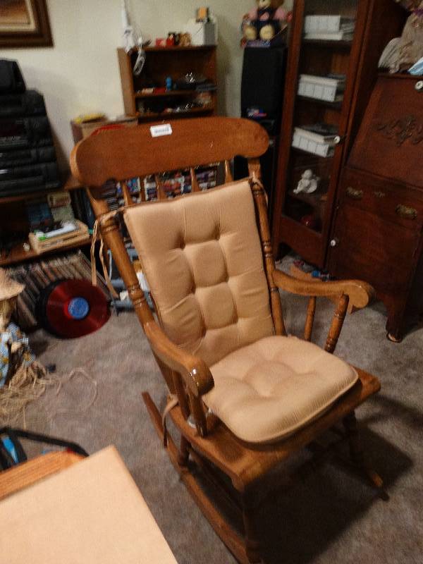 lot 826 image: Solid Wood Rocking Chair - Great Condition w padded seats & back