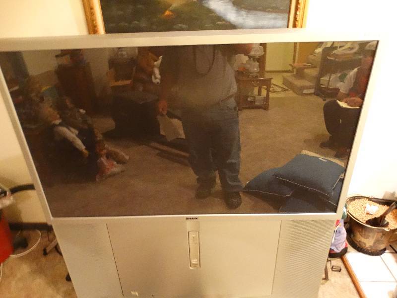 lot 852 image: Sony Big Screen Console - works w remote