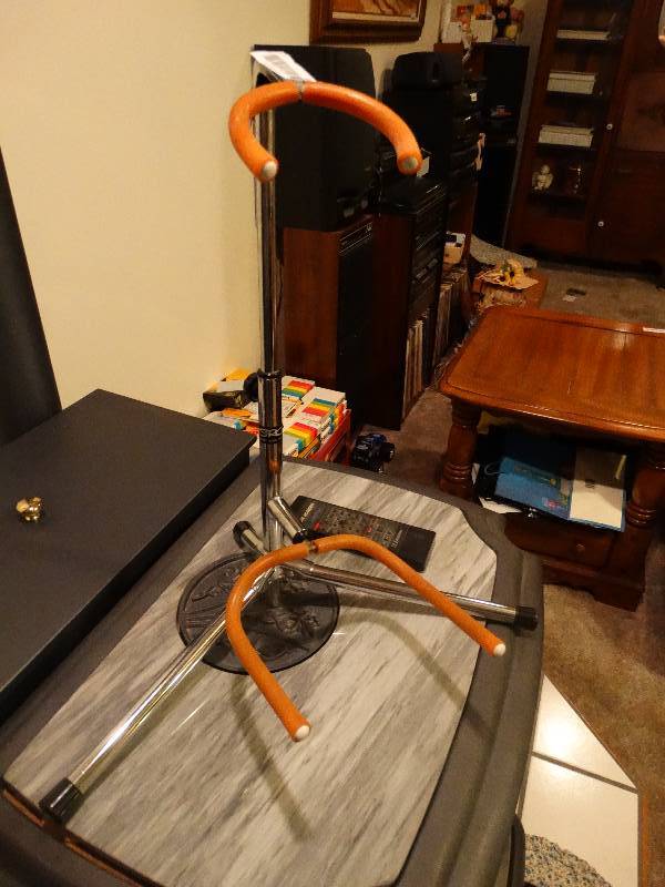 lot 854 image: Guitar Stand (Tripod)