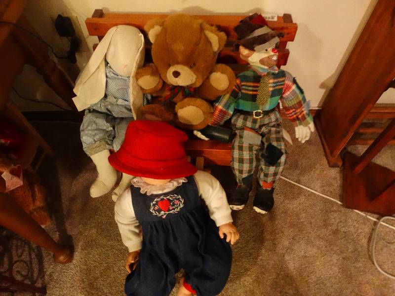 lot 858 image: Dolls & Wood Bench