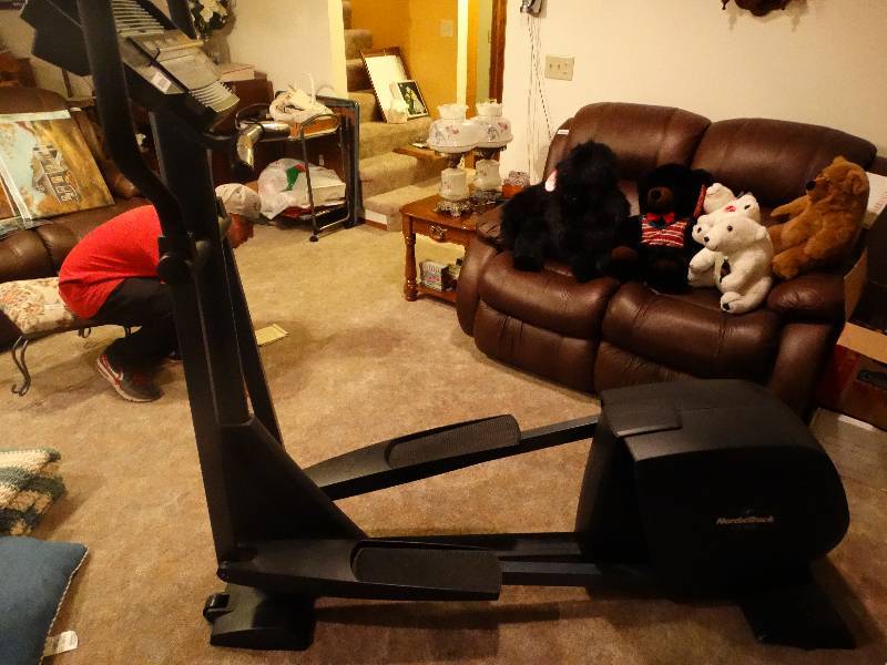 lot 860 image: NordicTrack CX 925 Exercise Machine