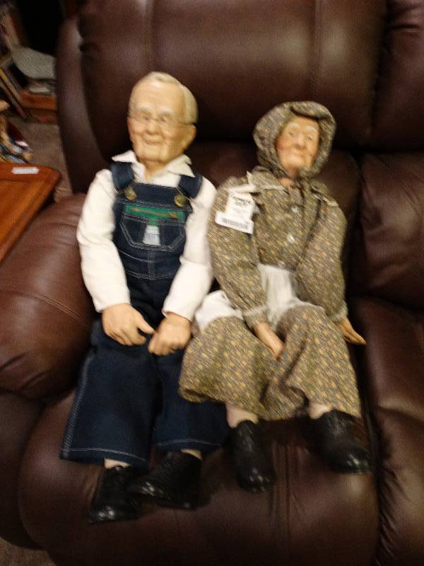 lot 861 image: Lg. Porcelain Dolls (2) - Grandma & Grandpa
