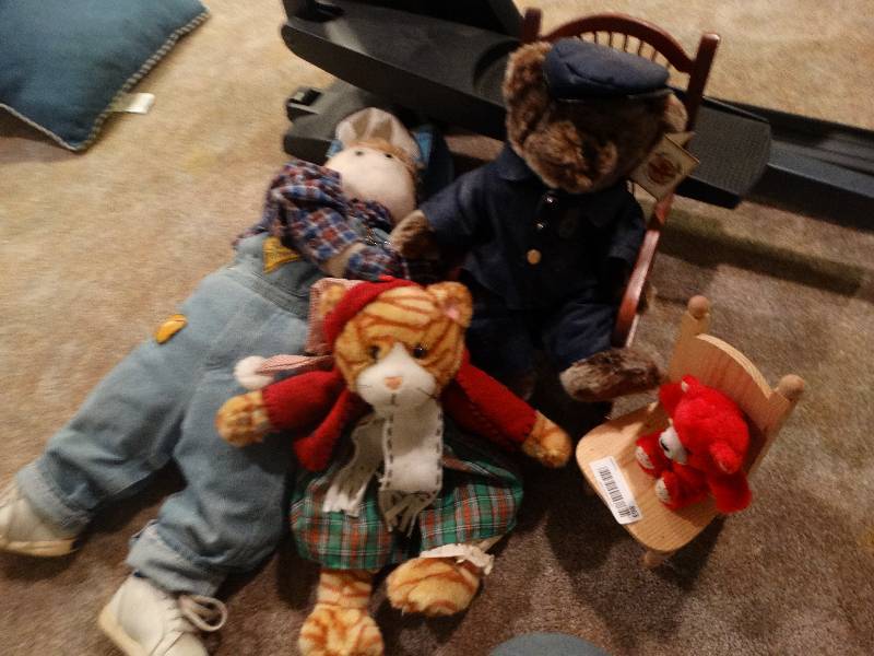 lot 863 image: Stuffed Animals