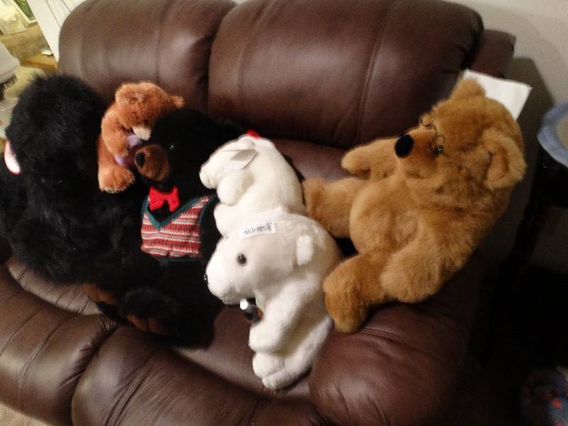 lot 873 image: Stuffed Animals