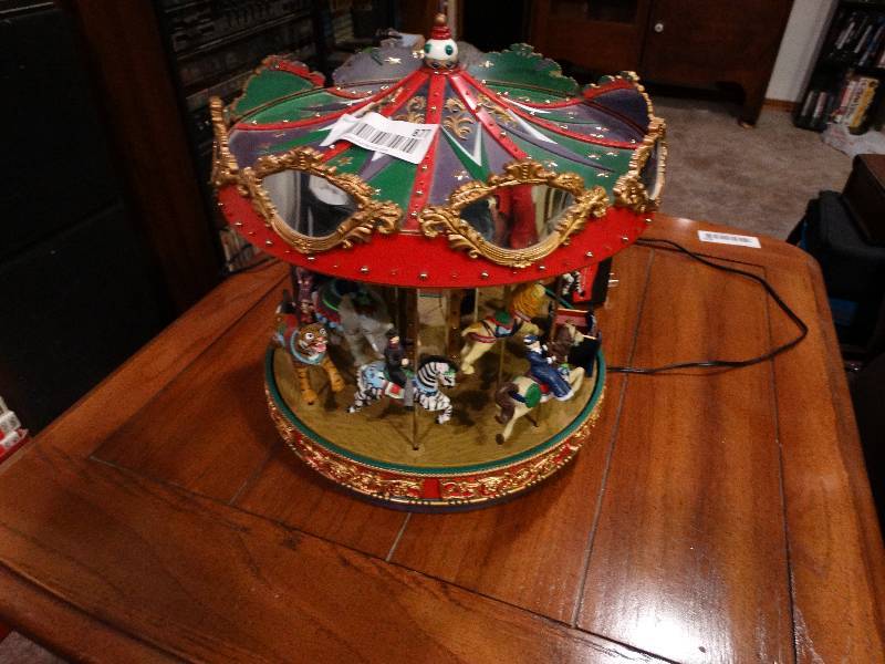 lot 877 image: Carousel