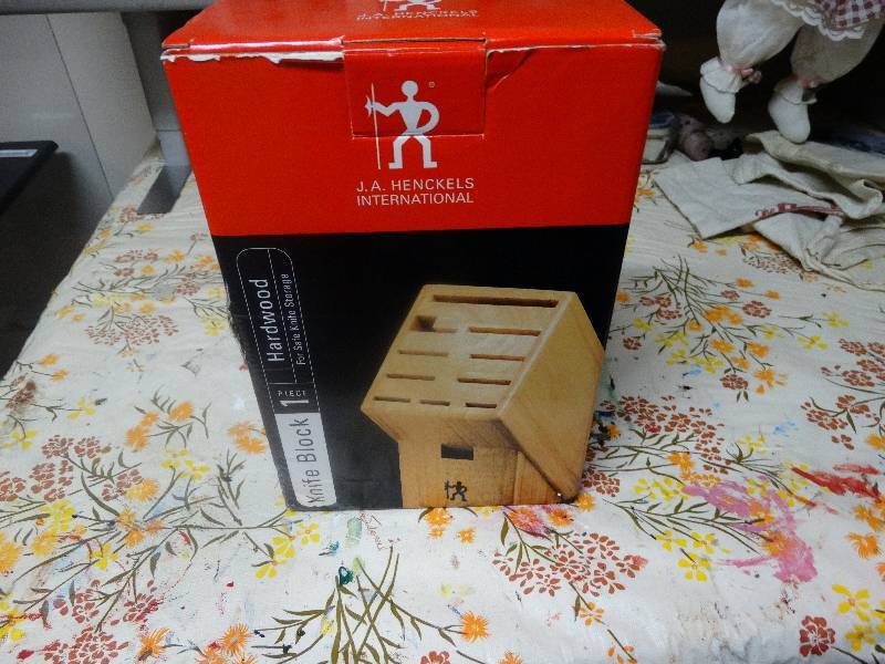 lot 906 image: J.A. Henckels International Kitchen Knife Holder (wood) - in box