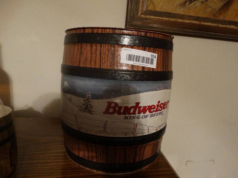 lot 914 image: Budweiser Metal Mini Barrel-like Keg