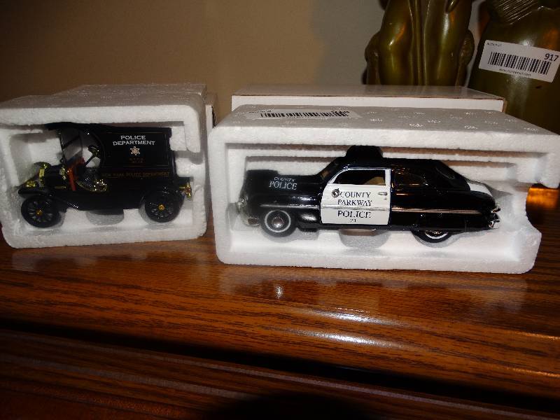 lot 918 image: Die-cast Police Cars (2)