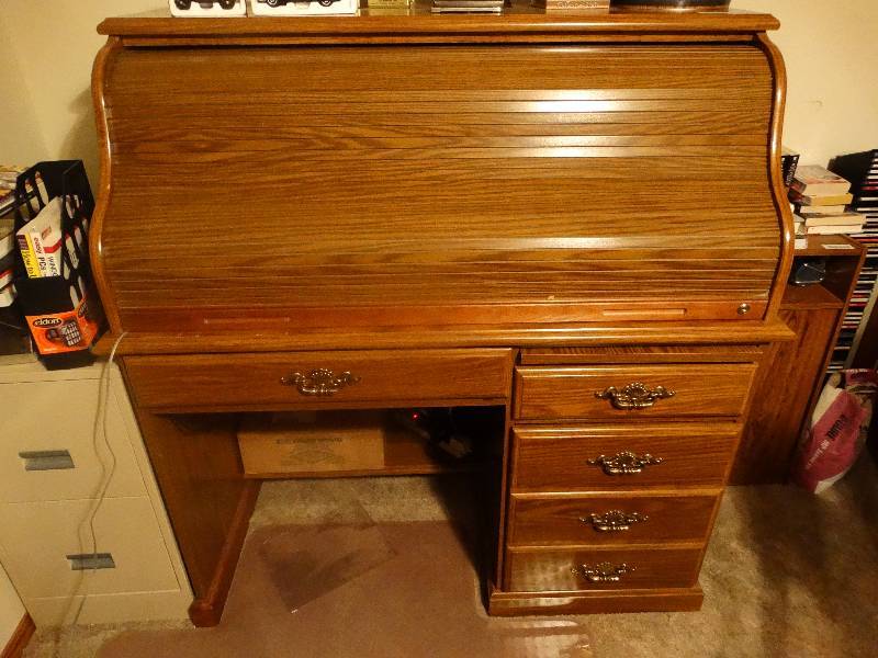 lot 923 image: Roll Top Desk - no contents