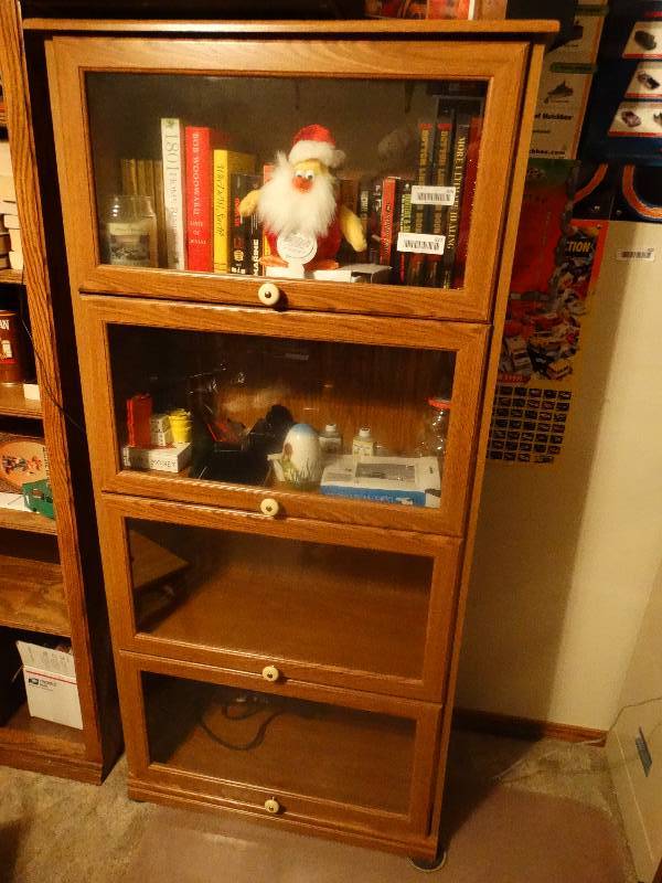 lot 927 image: Bookshelf - no contents